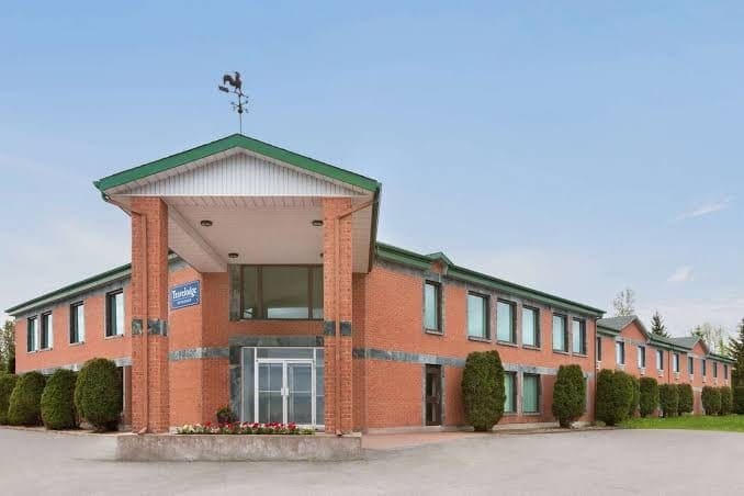 Travelodge by Wyndham Rigaud-Lanaudiere