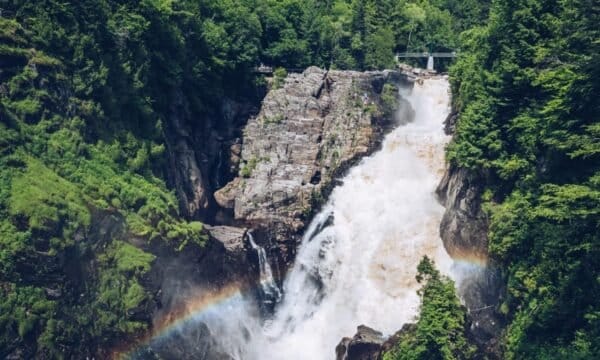 Le Canyon Sainte-Anne - chute d'eau - ponts suspendus